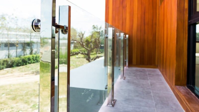 Почему вам стоит обратить внимание на изделия из закаленного стекла?