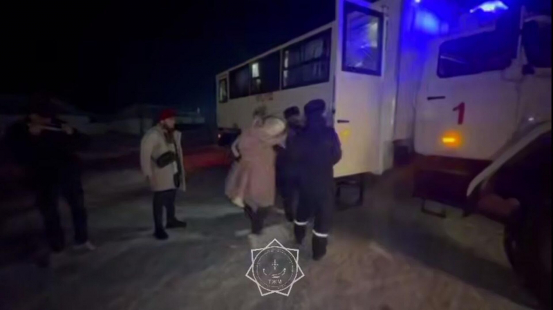 52 иностранца эвакуировали из неисправного автобуса на трассе в Актюбинской области