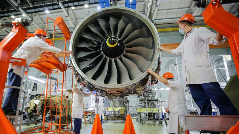 «Известия» узнали о сокращении плана выпуска двигателей для SSJ-100 и МС-21