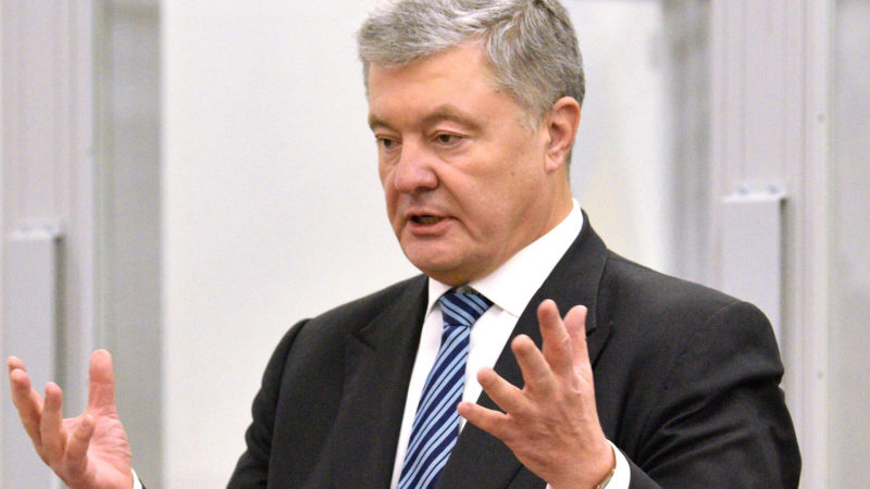 Порошенко раскритиковал командование ВСУ за «мясной шторм»