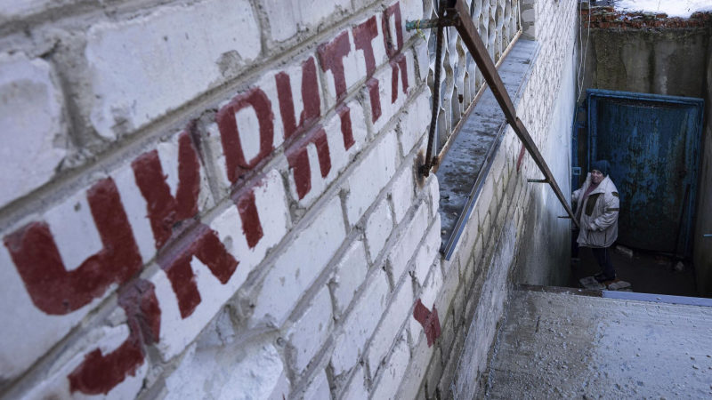 В десяти областях Украины объявили воздушную тревогу